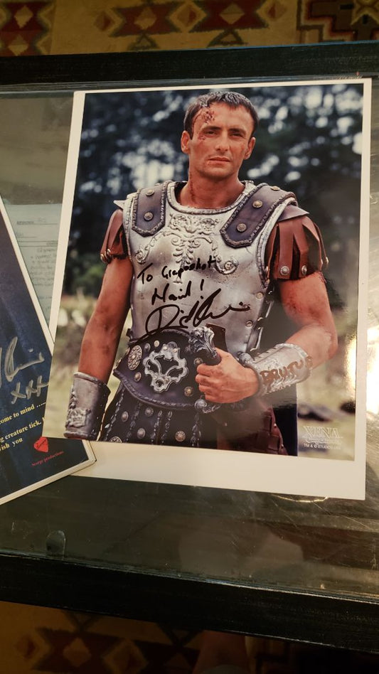 Farscape Autos & Costume Set Farscape 8x10