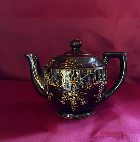 Tea pot Vintage  5”
