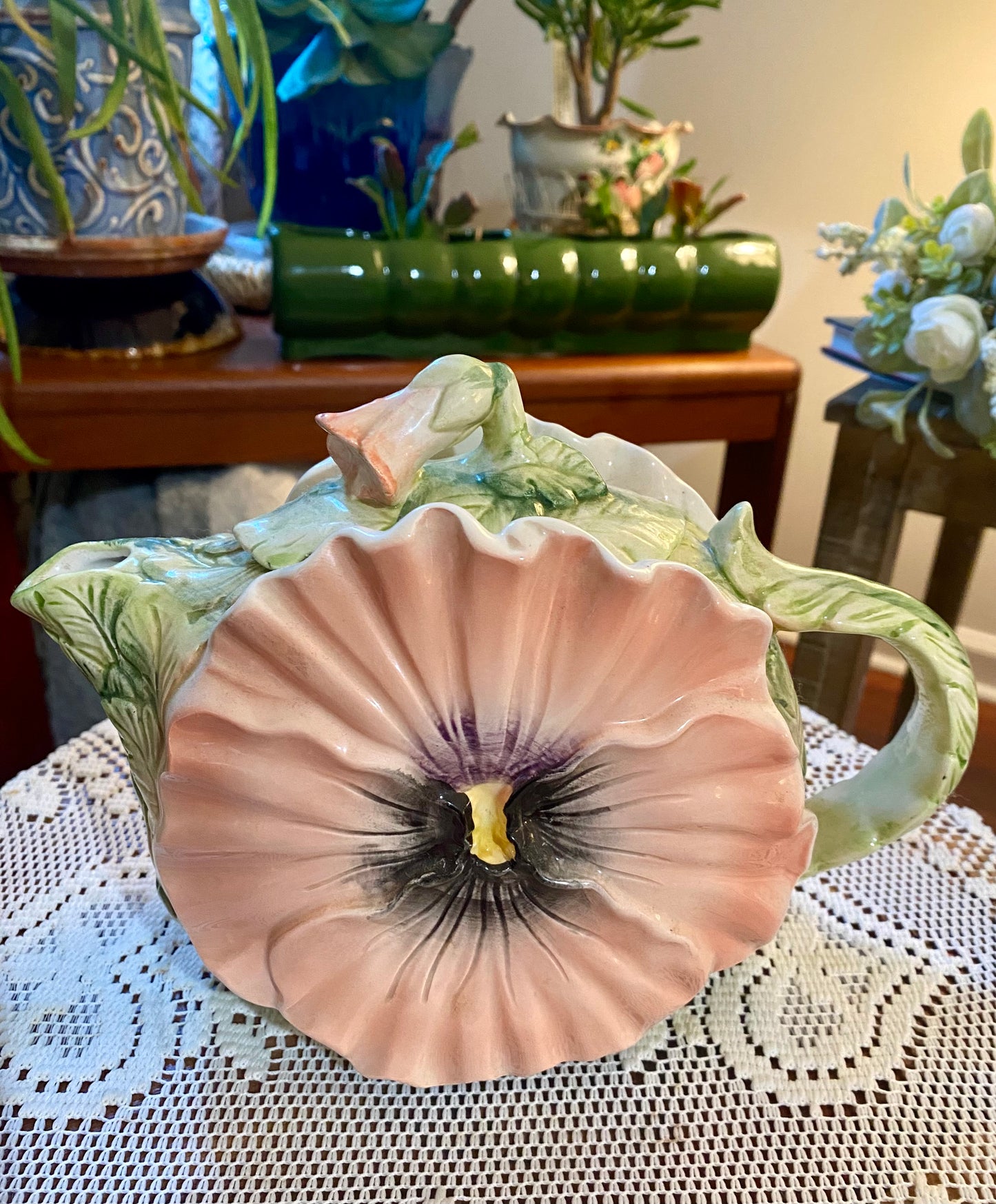 Vtg Fitz & Floyd Pansy Teapot  Omnibus Japan  9.25” from spout to handle and 6.5” tall with lid
