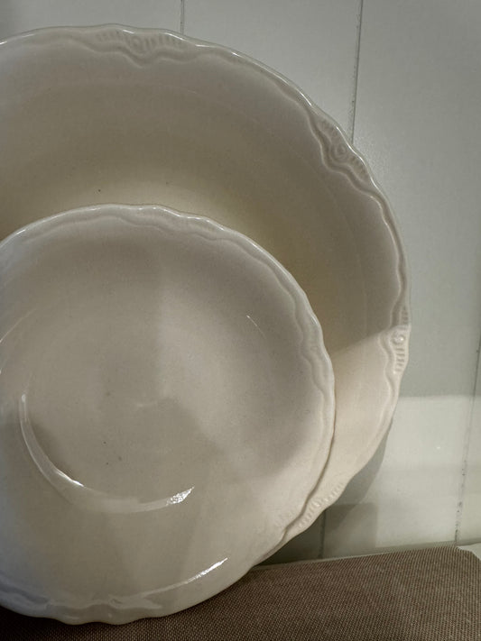 Dish  8.5" diameter