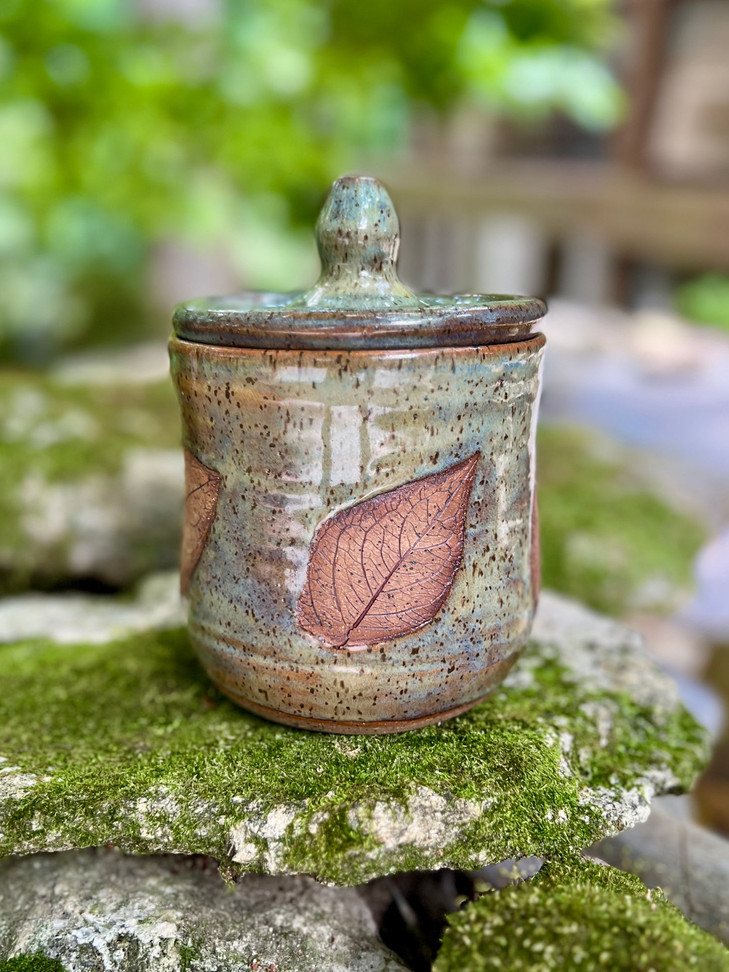 Canister with lid