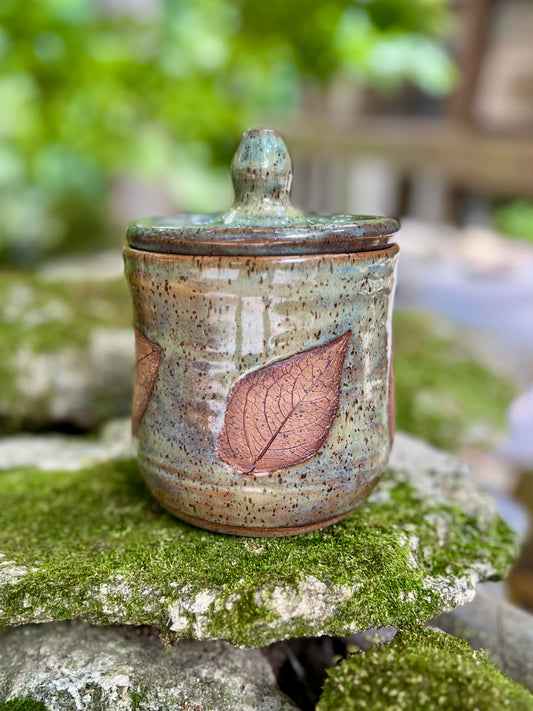 Canister with lid