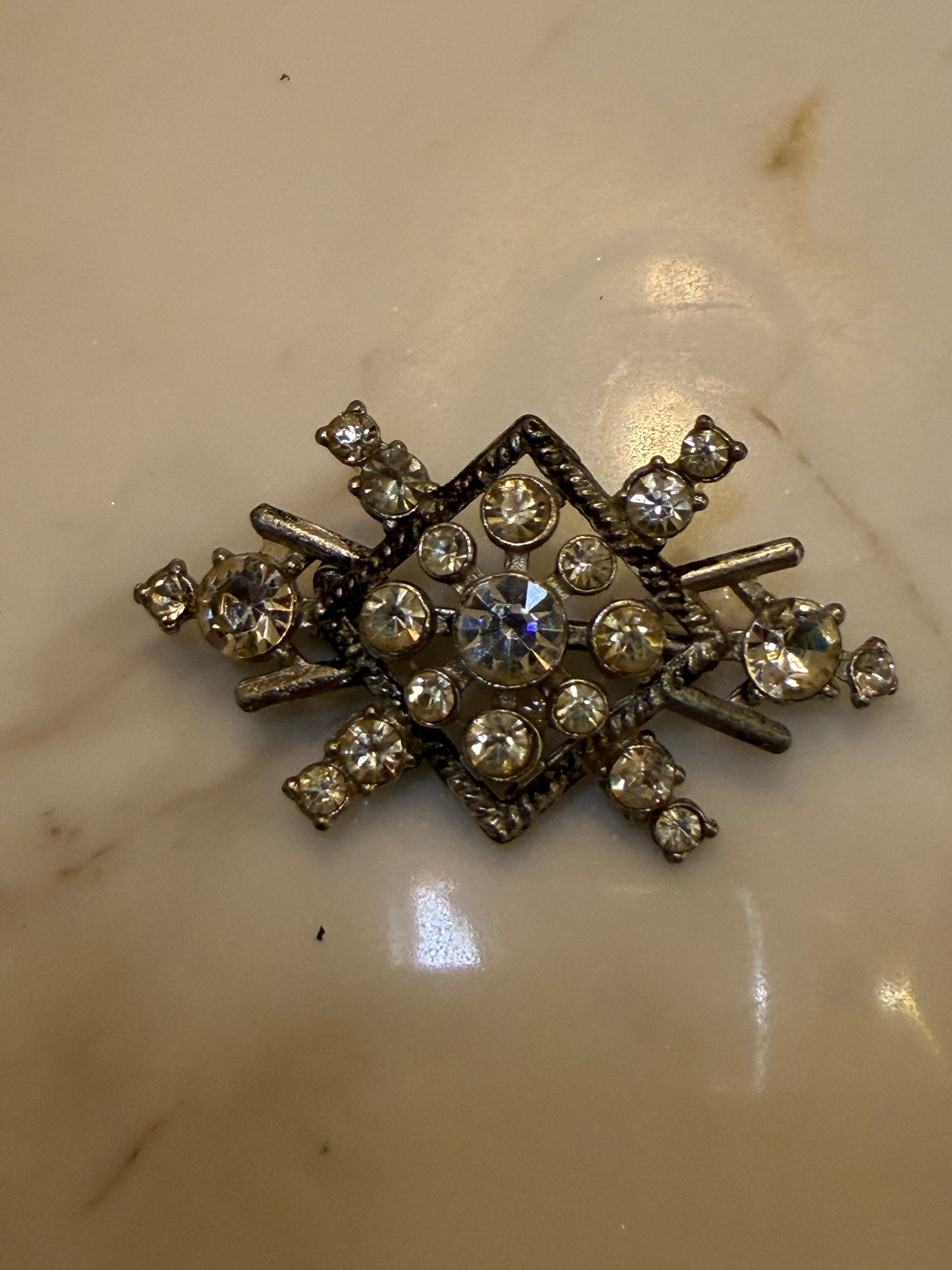 Vintage brooch  2”