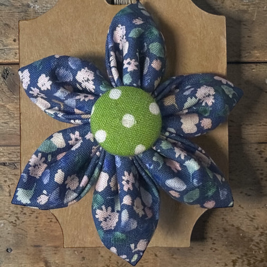 Blue flowers Attachable Flower for Dog Collar Winni&Me Woofwear LG